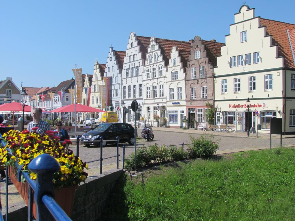 Apartments Im Froschhaus Mit Fruehstueckskuechen Friedrichstadt Luaran gambar