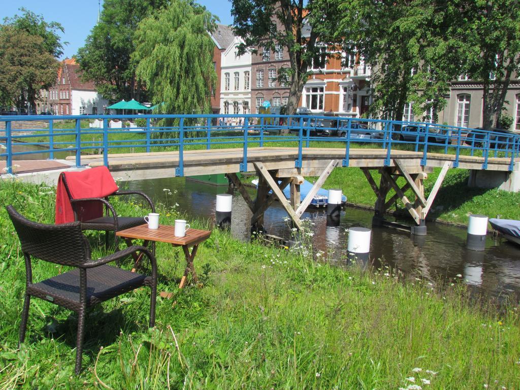 Apartments Im Froschhaus Mit Fruehstueckskuechen Friedrichstadt Luaran gambar