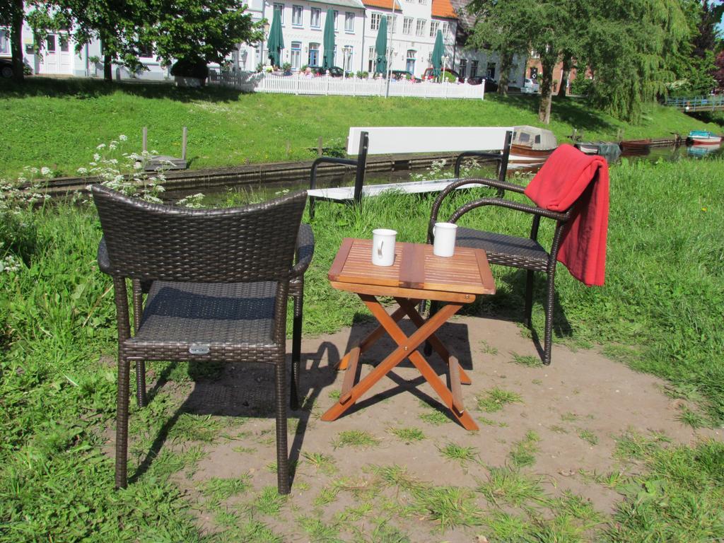 Apartments Im Froschhaus Mit Fruehstueckskuechen Friedrichstadt Luaran gambar