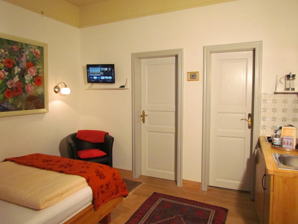Apartments Im Froschhaus Mit Fruehstueckskuechen Friedrichstadt Bilik gambar