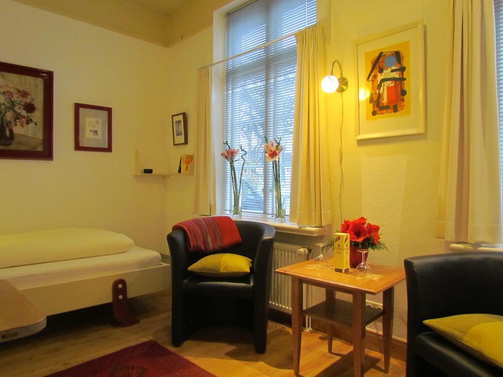 Apartments Im Froschhaus Mit Fruehstueckskuechen Friedrichstadt Bilik gambar