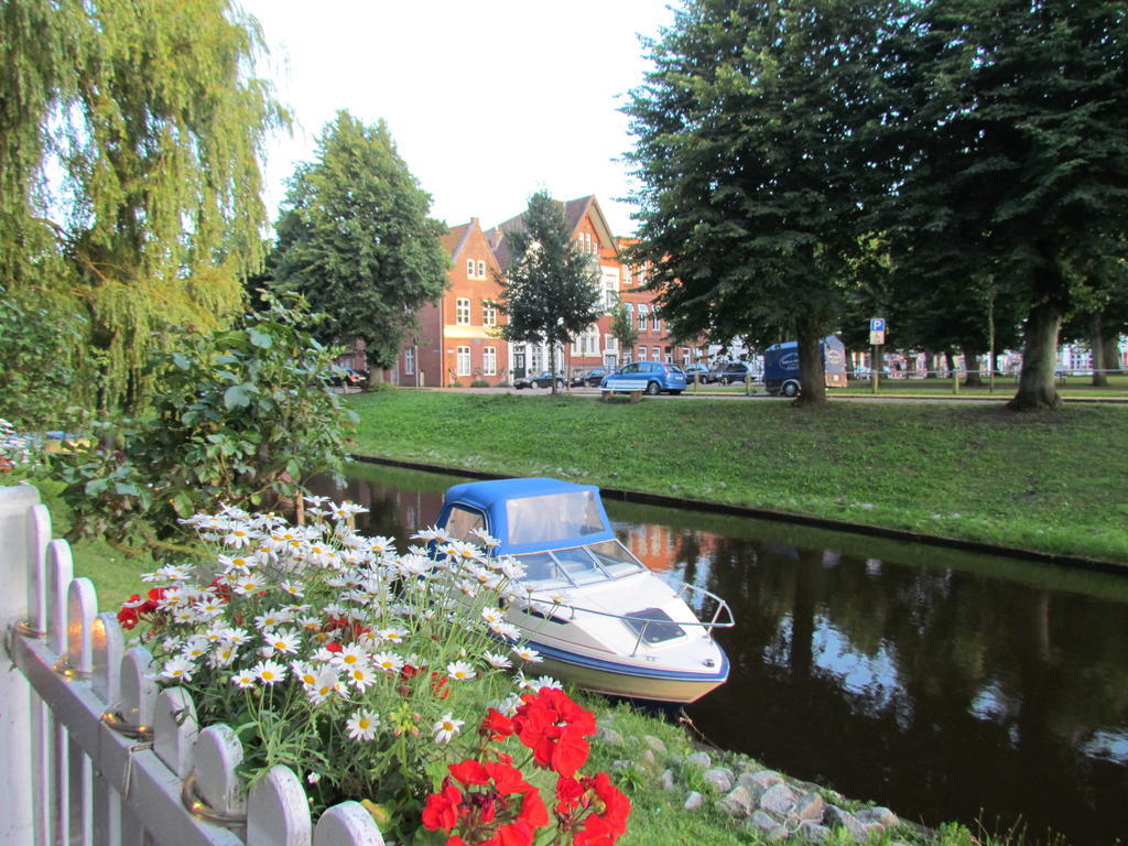 Apartments Im Froschhaus Mit Fruehstueckskuechen Friedrichstadt Luaran gambar