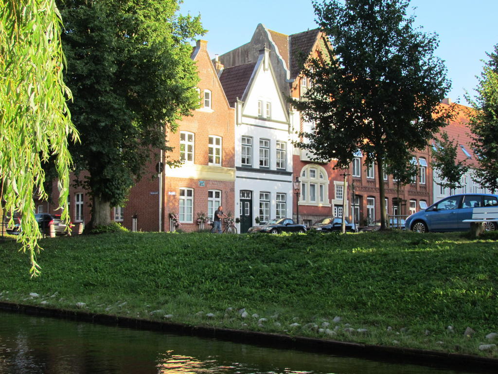 Apartments Im Froschhaus Mit Fruehstueckskuechen Friedrichstadt Luaran gambar